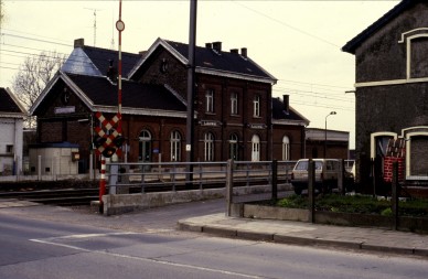 LAUWE  DIA 84-2596.jpg